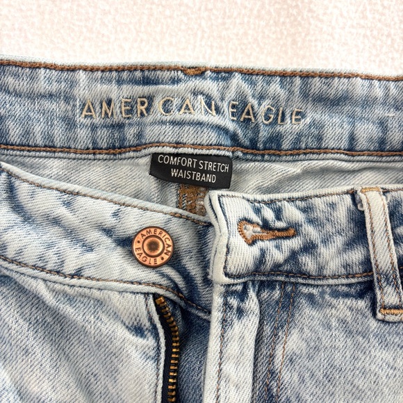 American Eagle Tomgirl Light Wash Hi-Rise Distress Raw Hem Denim Shorts (8) - Picture 11 of 15